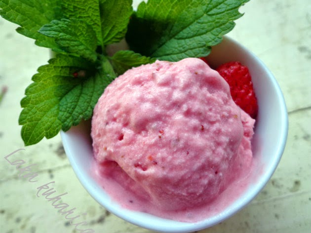 Easy strawberry ice cream by Laka kuharica: ice cream with fresh strawberries that is really easy to make.