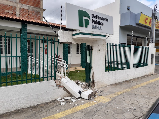 Jacobina: Defensoria Pública amanhece danificada após acidente de trânsito