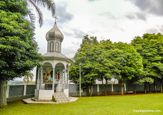 Capela nos jardins da igreja ucraniana de São Josafat - Prudentópolis - Paraná