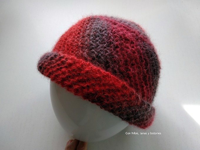 Con hilos, lanas y botones: DIY Gorro sesgado (patrón gratis)