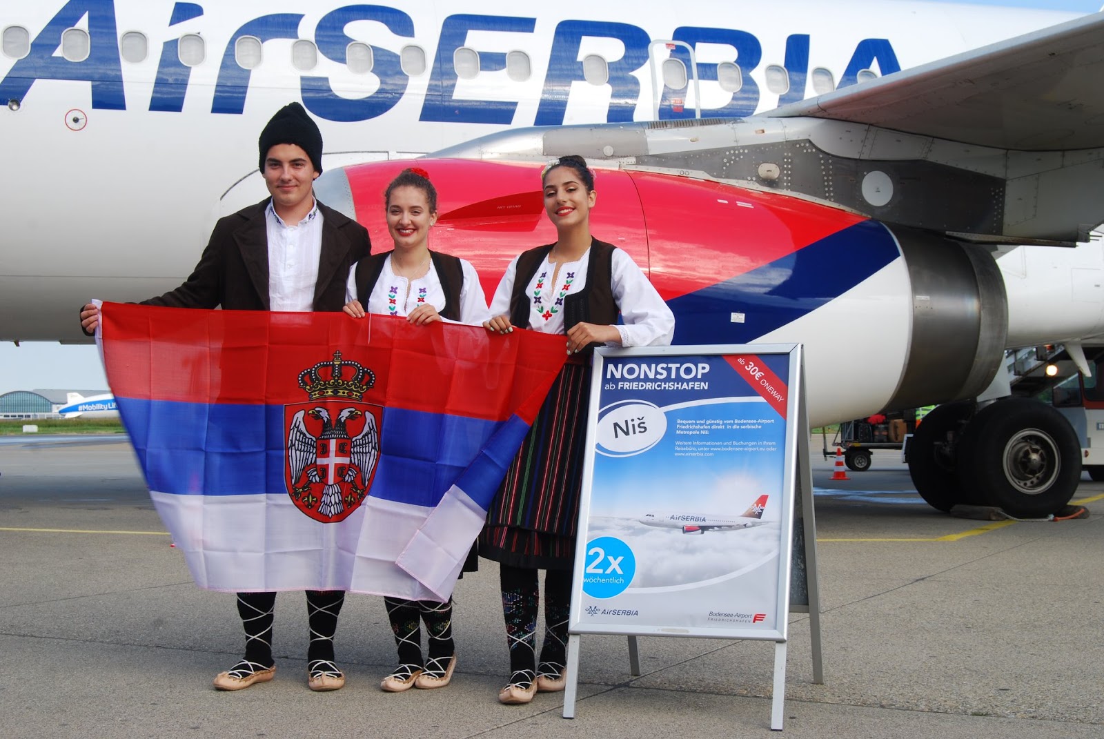Airserbia com купить билет. Авиакомпания Эйр Сербия. АИР Сербия самолеты. Сербские авиакомпании. Air Serbia фото.