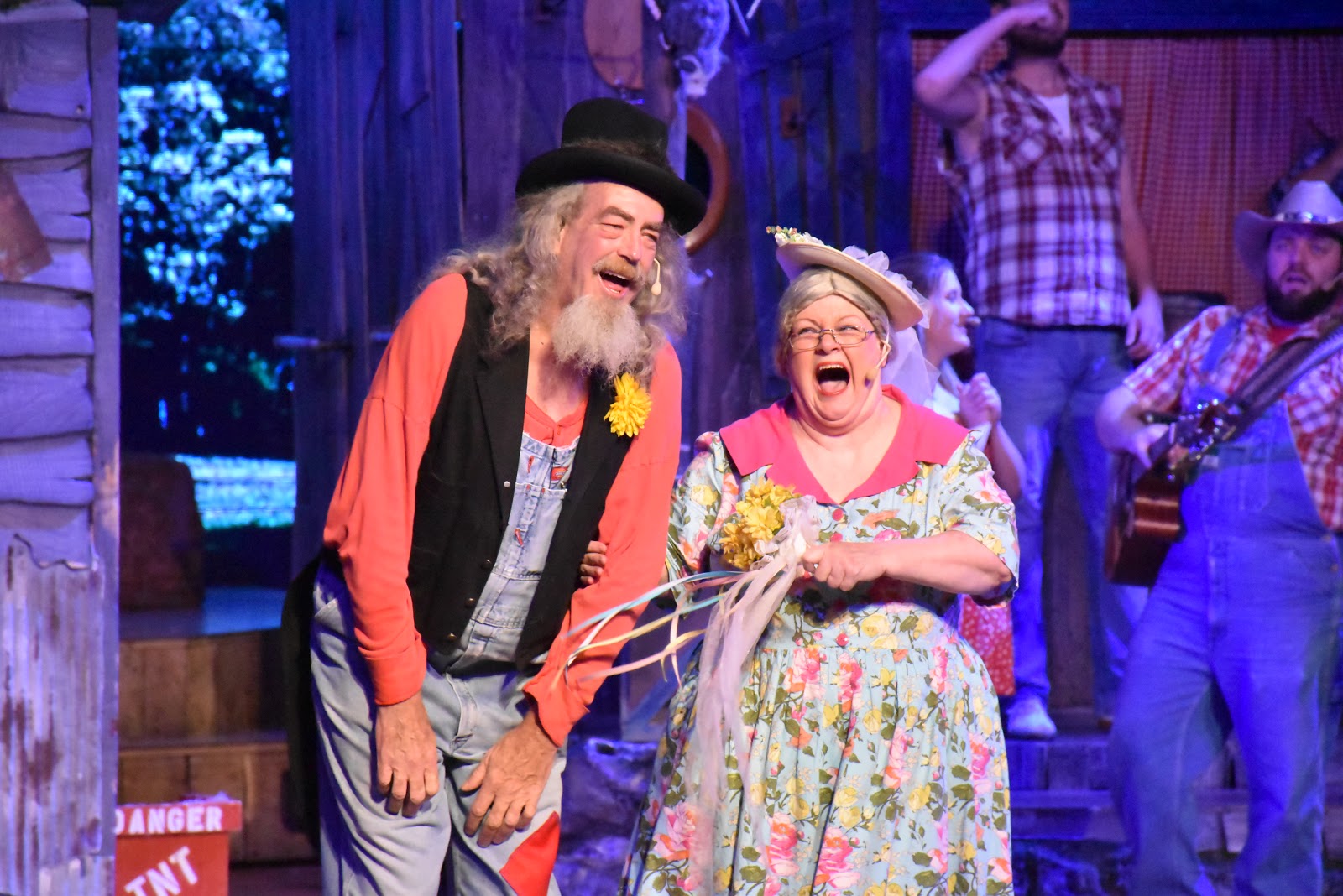 Video: The Best Comedy Dinner Show in Pigeon Forge: Hatfield & McCoy