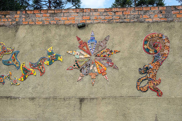 Mosaico muro do Centro Estadual de Capacitação em Artes Guido Viaro
