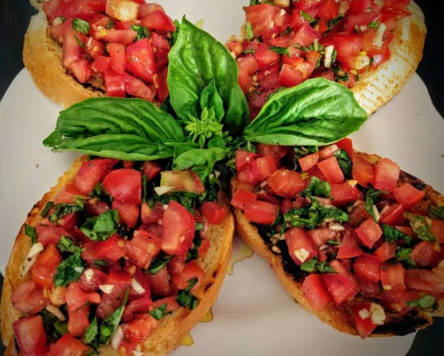 Tomato & Basil Bruschetta #recipe #tomato #vegetable #vegan #dinner