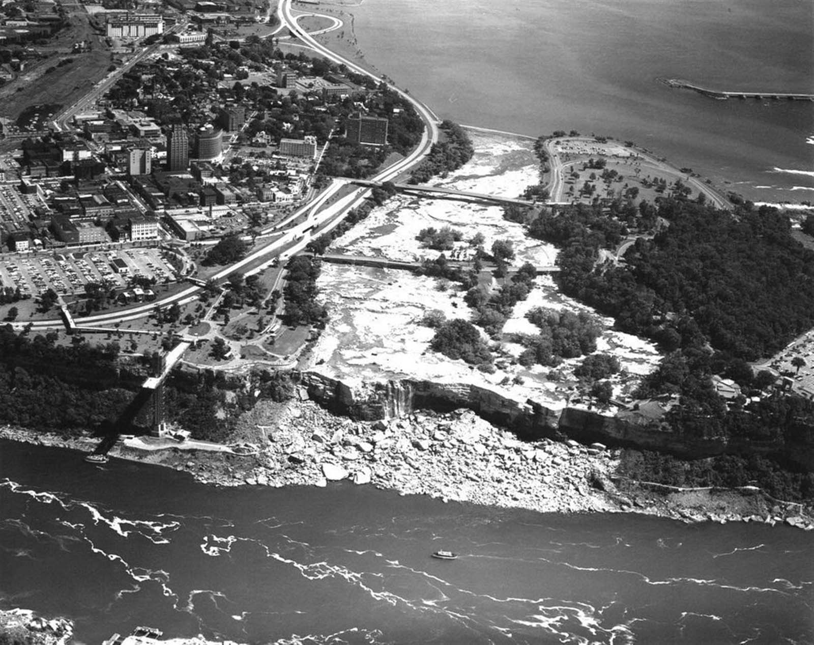 Niagara Falls without water, 1969