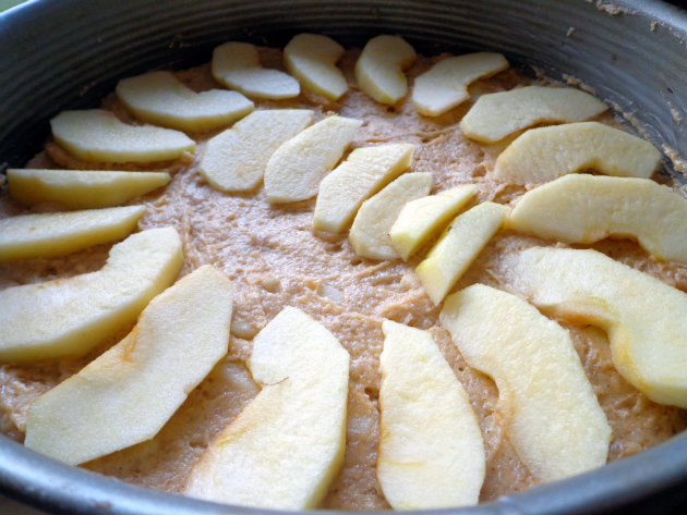 Swedish apple cake. This buttery apple and cinnamon cake is incredibly moist, light and so wonderfully easy to make.