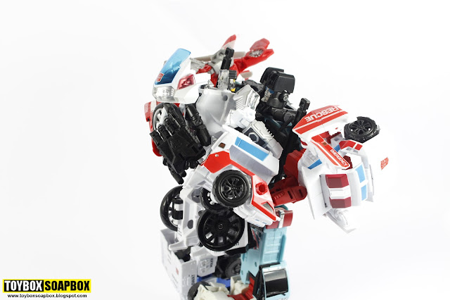 hasbro combiner wars groove defensor