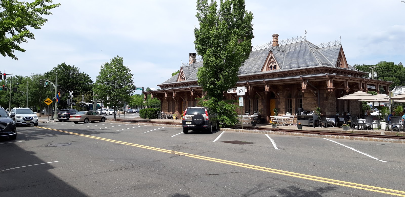 The OnLine Buzzletter Learn About Tenafly, New Jersey and a GREAT