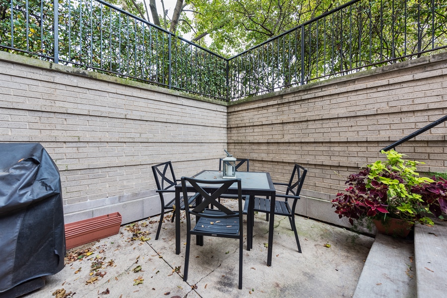 The Chicago Real Estate Local New for sale! Logan Square three bedrooms condo on the Boulevard