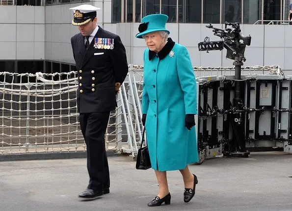 Britain's Queen Elizabeth visited Sutherland at West India Dock in London. Style of Queen Elizabeth.