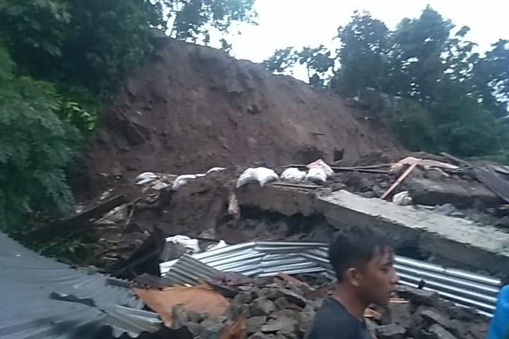 banjir dan tanah longsor Banjir dan Tanah Longsor Sebabkan 5 Orang Meninggal Dunia