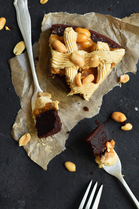 Schnell und einfaches Rezept für Snickers-Kuchen