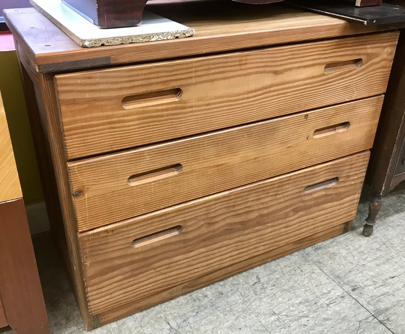 Uhuru Furniture & Collectibles 470501 3Drawer Chest by This End Up