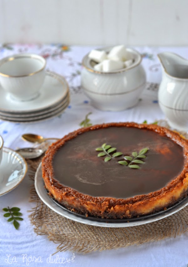 Tarta de mascarpone y salsa de dulce de leche sin lactosa