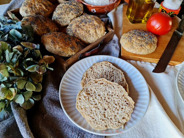 Pan con harina de centeno, yogur y semillas   #wbd2021