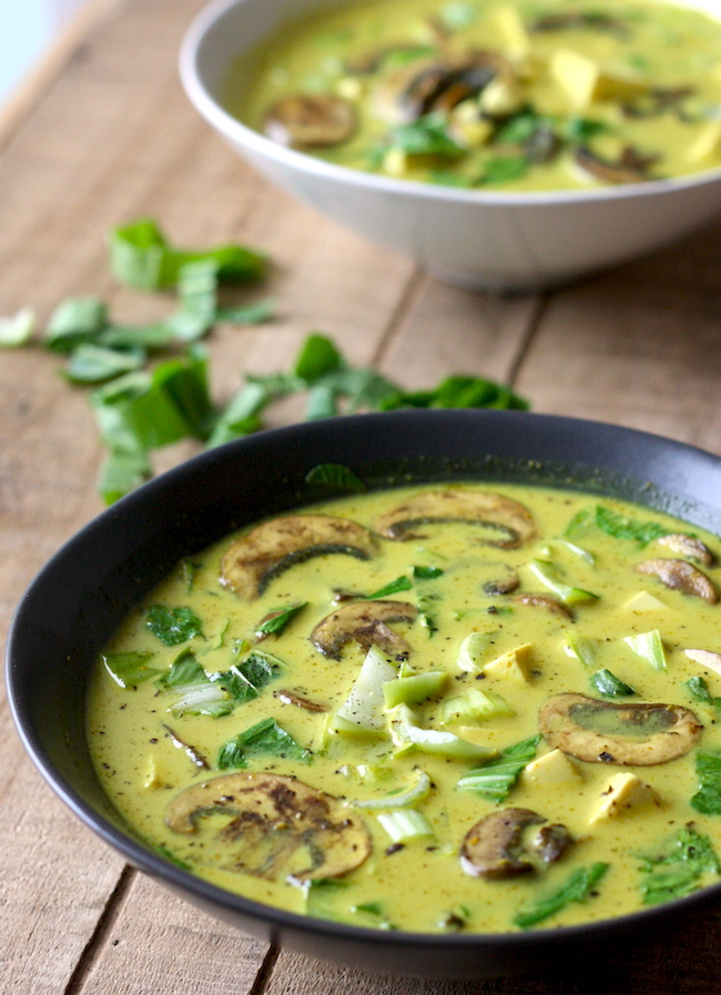 Thai coconut soup with mushrooms recipe by SeasonWithSpice.com