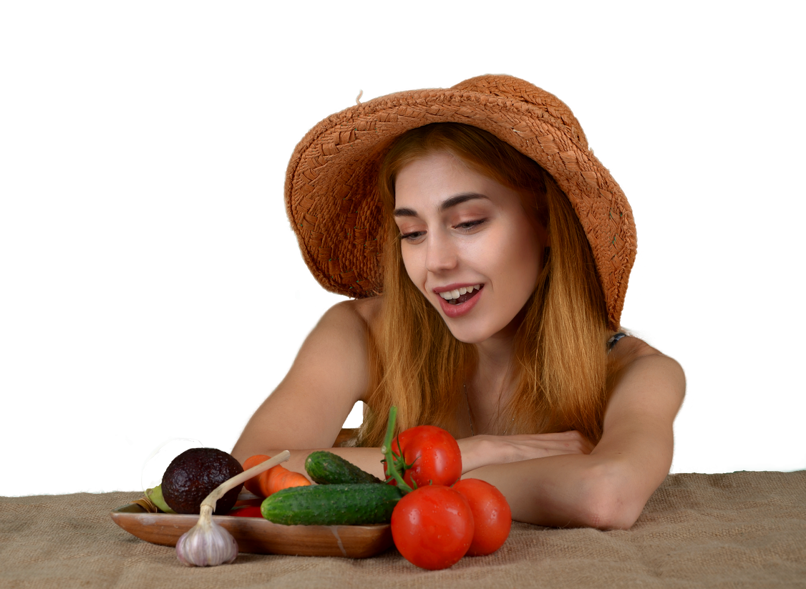 Девушка с овощами. Женщина с овощами. Девушка с огурцом. Женщина из овощей здоровье. Фигура женщины овощ.