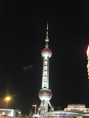 The Oriental Pearl Tower - 东方明珠塔 - Night - Noche