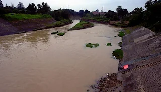 Kali tercemar, perusahaan perlu menyediakan atau membangun ipal dari kontraktor ipal terpercaya seperti PT Hineko Citra Madani www.kontraktor-ipal.com yang dapat memberikan garansi effluent memenuhi standard baku mutu limbah yang berlaku sesuai dengan undang-undang atau peraturan yang diterbitkan pemerintah pusat ataupun pemerintah provinsi. untuk kebutuhan tersebut dapat menghubungi pimpinan perusahaan di Whatsapp atau Telefon Bapak Eko Sungkwo 08111005882
