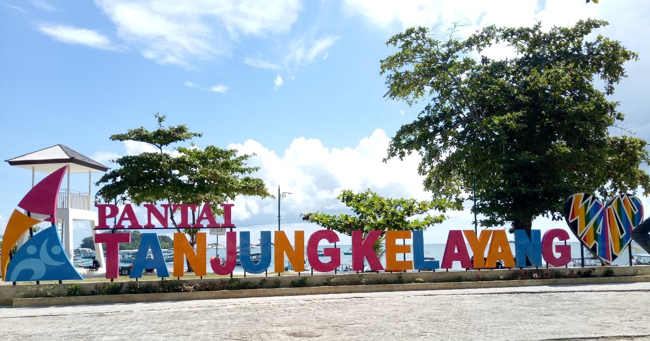 pantai tanjung kelayang