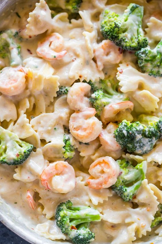 SKINNY GARLIC SHRIMP & BROCCOLI ALFREDO Chicken