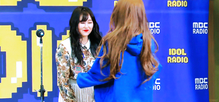 러블리즈 안자마자 밀치는 벱,째,밋 서열2위한테 안기는 화초 수정,지애,미주,예인