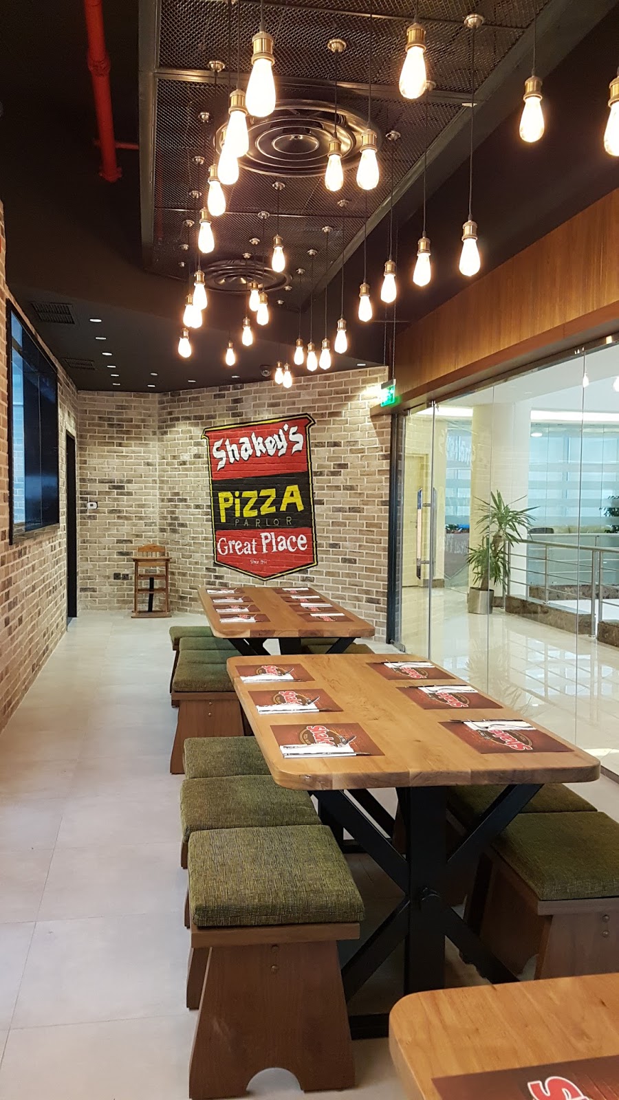 Life in Kuwait Blog Shakey's Pizza Kuwait