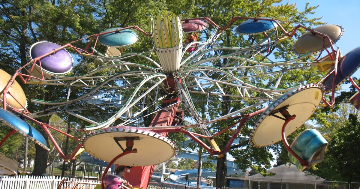 Bayern Kurve Blog: Flat Ride Feature: Paratrooper and Cliff Hanger