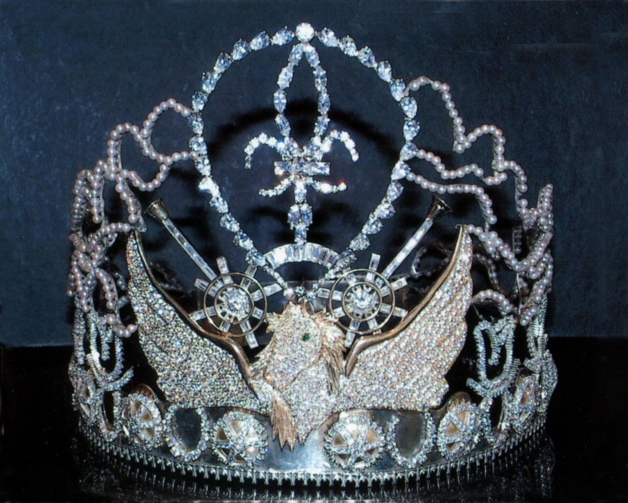 В приморском крае корона. Корона Киани. Корона кр2000-1732. Корона Петра 1.
