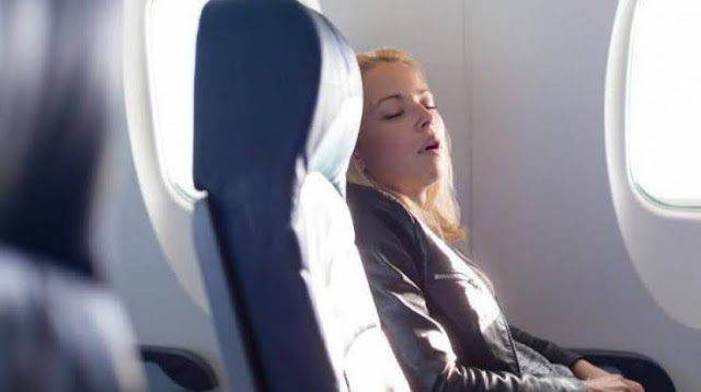 النوم أثناء الرحلات الجوية النوم أثناء الرحلات الجوية