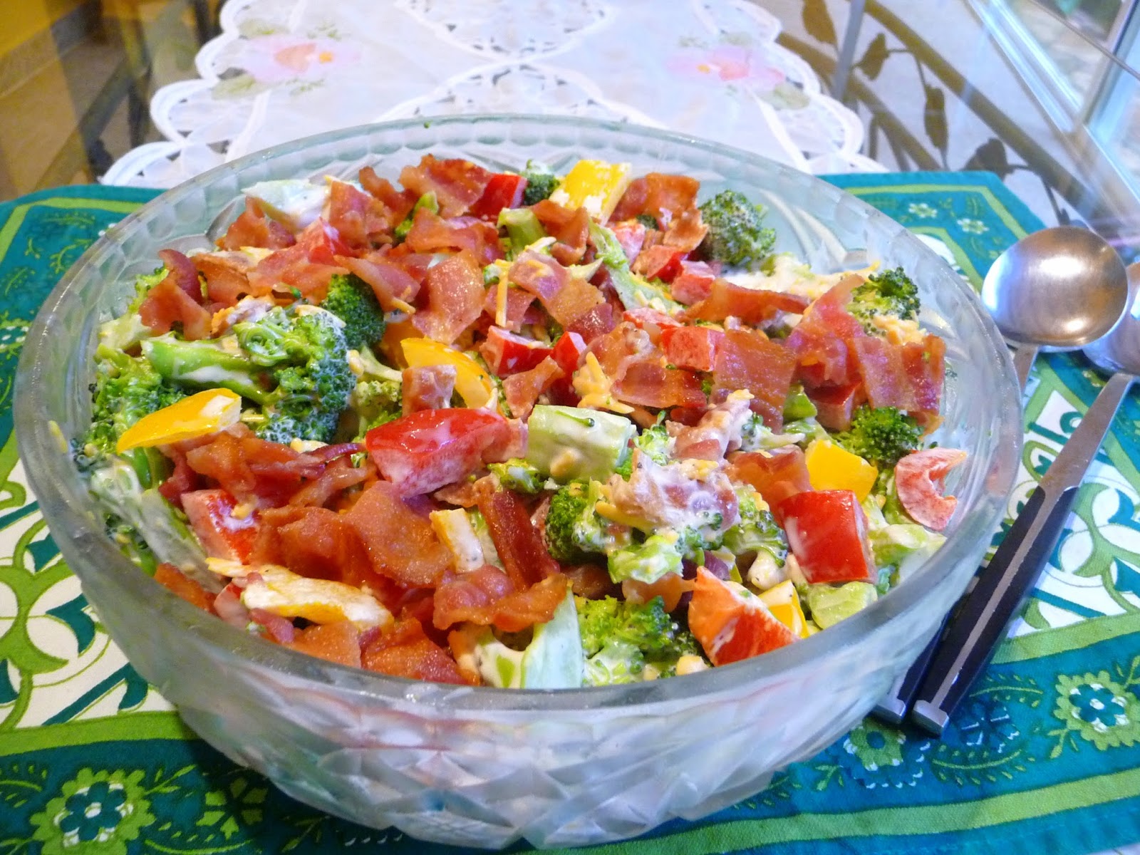 SPLENDID LOWCARBING BY JENNIFER ELOFF COLORFUL BROCCOLI AND BELL