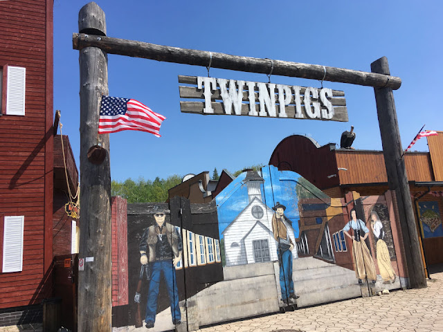 Twinpigs Żory Amerykański Park Rozrywki wesołe westernowe miasteczko