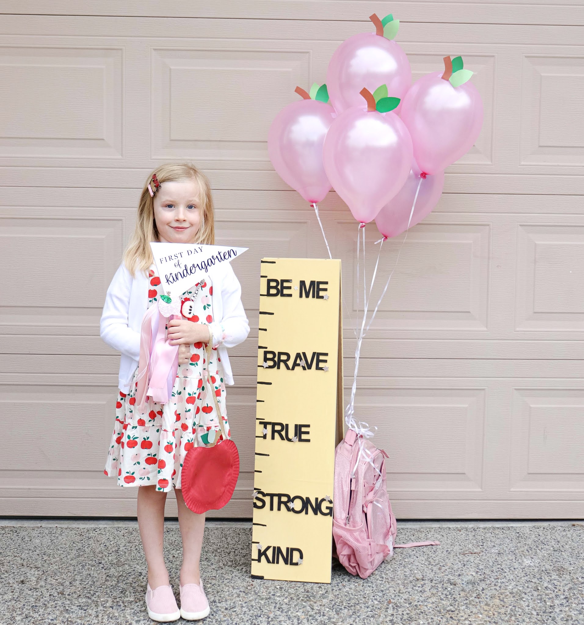 MAMA Jots Back To School Photo First Day of Kindergarten