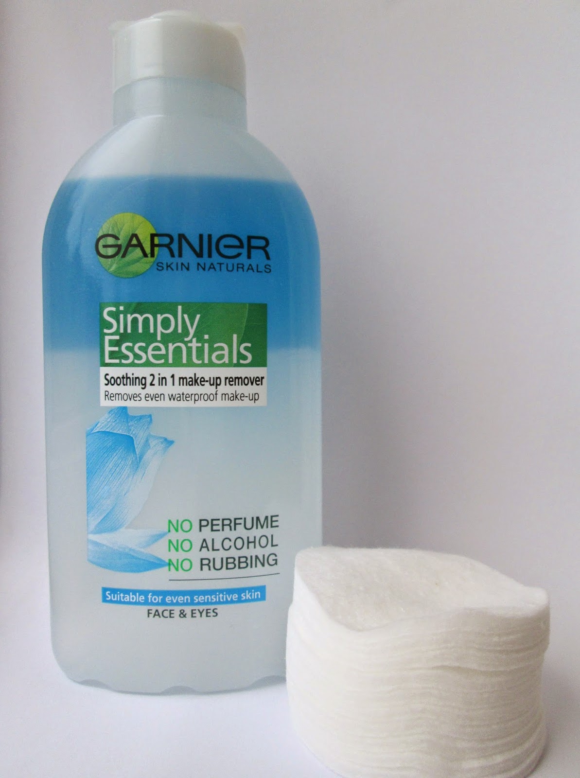 laura loves that beauty Garnier Simply Essentials Soothing 2in1