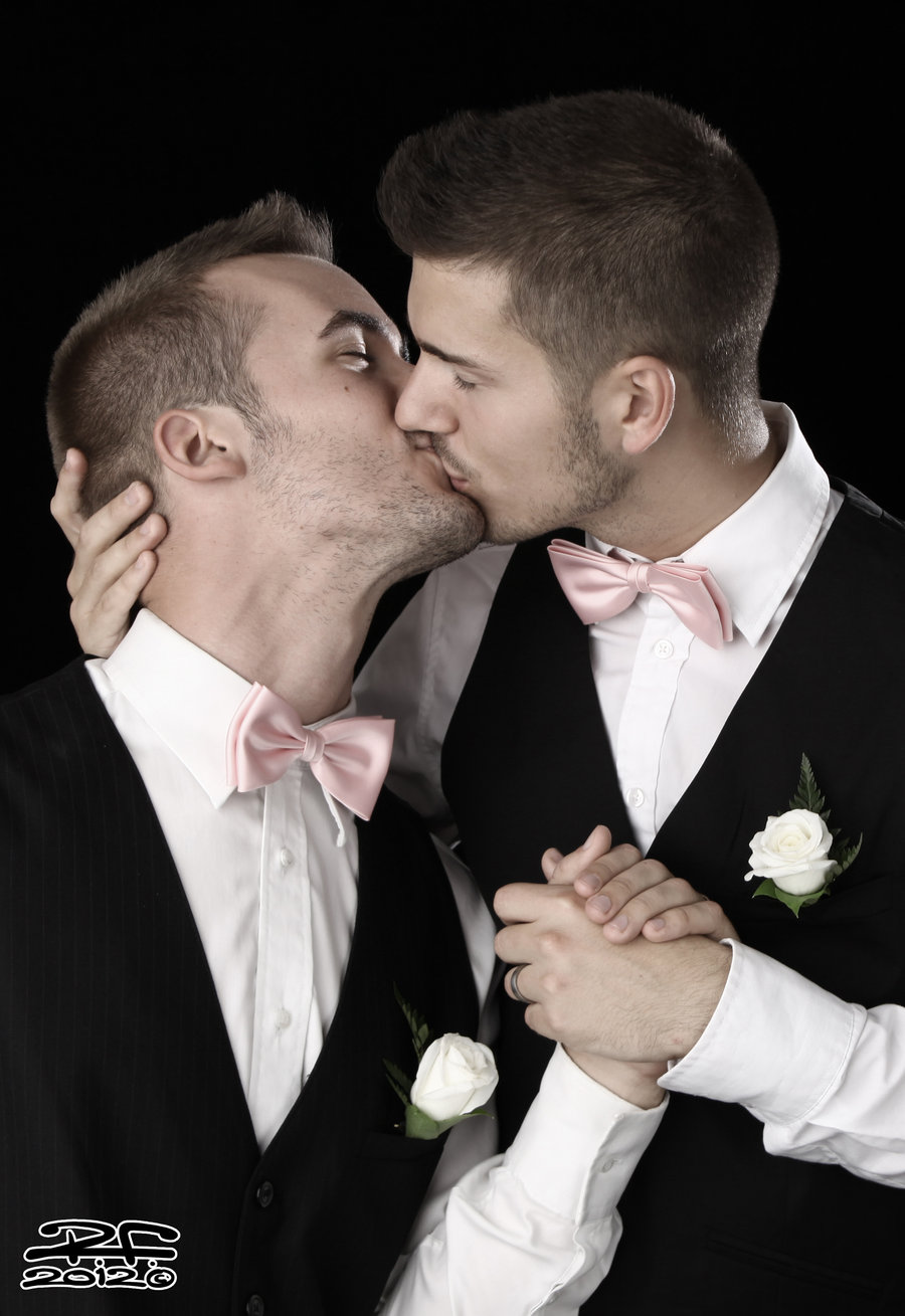 Гомосексуализм видео. Гомосексуальные мужчины. Однополая любовь юношей. Однополая мужская любовь. Однополая свадьба.