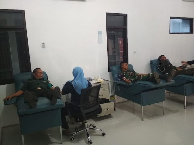 Sambut HUT RI Ke 74, Anggota Kodim Sragen Donor Darah