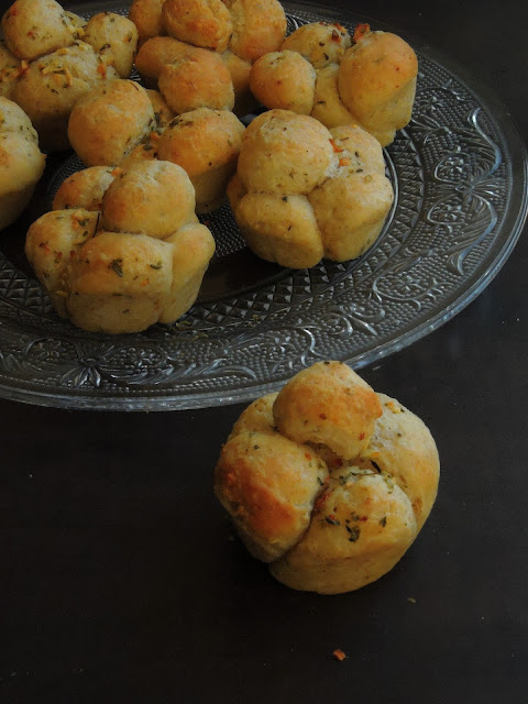 Mini Garlic Monkey Bread Rolls