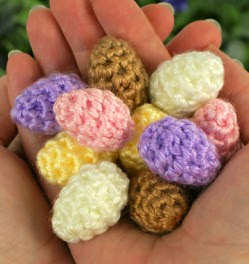 http://www.planetjune.com/blog/free-crochet-patterns/tiny-eggs/