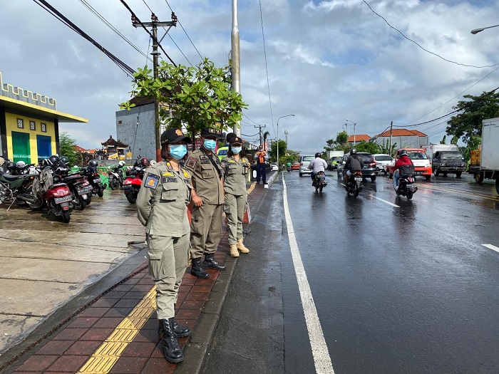 Petugas Jaring 13 Pelanggar Prokes di Denpasar