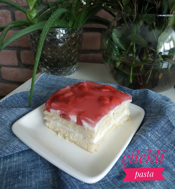 ÇİLEKLİ MUHALLEBİLİ PASTA Vanilins