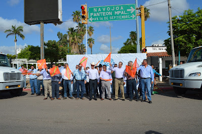Alcalde Ramón Díaz entrega camiones recolectores de basura a servicios públicos de Huatabampo