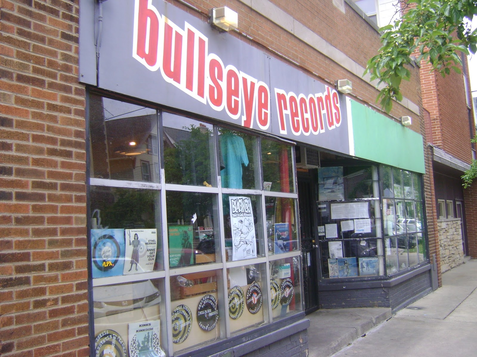 GOD MADE ME FUNKY!: Vinyl Shop Spotlight-Bullseye Records