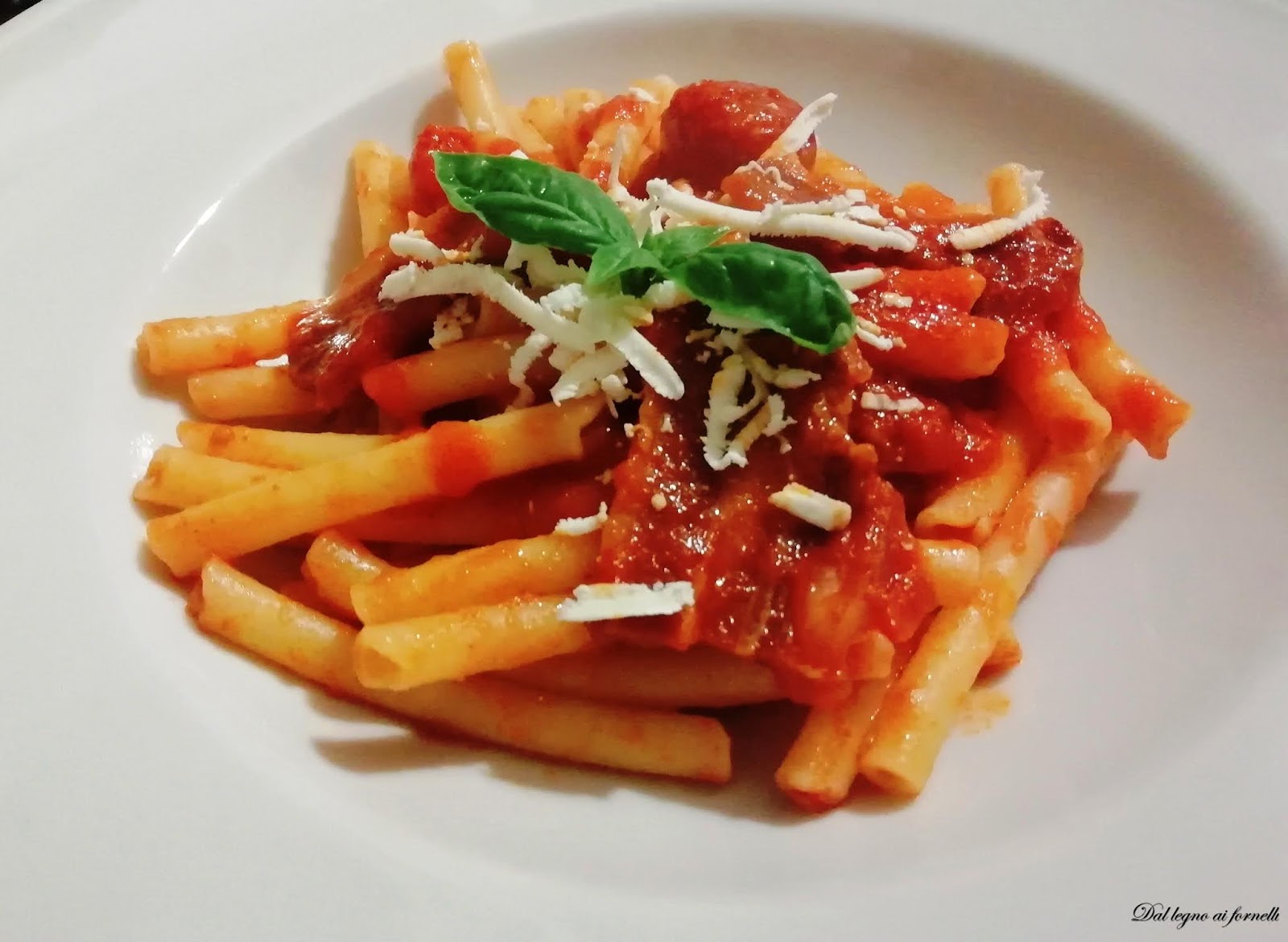 Mezzi ziti, pomodorini freschi pancetta e ricotta salata.