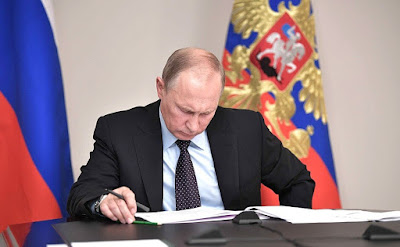 Vladimir Putin at the meeting on relief measures following fires in Rostov-on-Don and Volgograd Region.