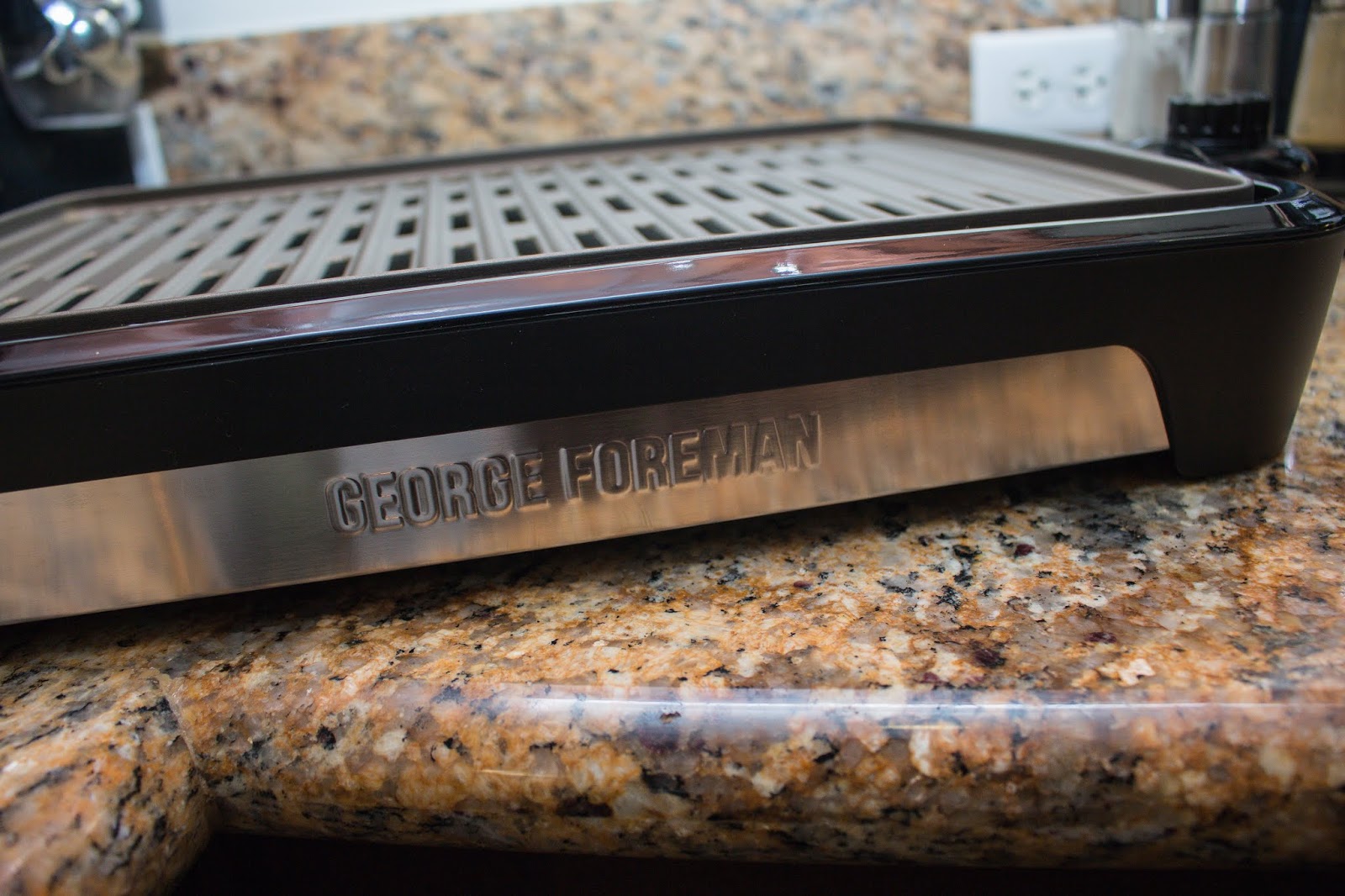 George Foreman Cooking - Our new Smokeless Grill Series features an open  grate design that produces up to 80% less smoke*. Go smokeless with your  grilling and bring the outdoor experience indoors!