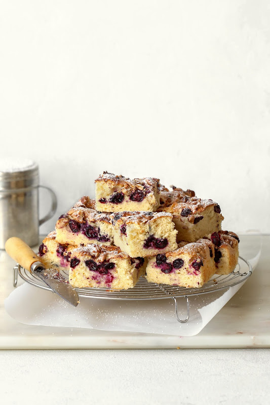 Blueberry walnut sponge cake