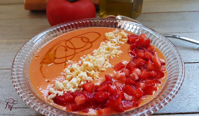 Salmorejo Cordobés con toping de fresas