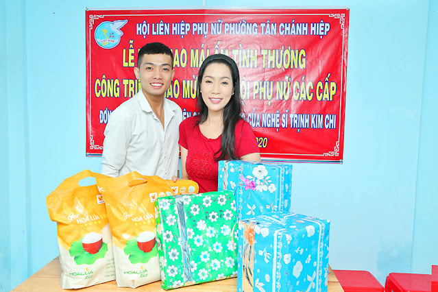  NSƯT Trịnh Kim Chi trao nhà tình thương cho hộ nghèo kịp đón năm 2021