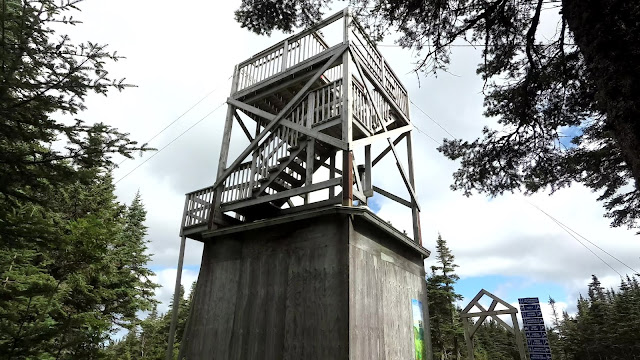 La tour au sommet du mont Saint-Magloire