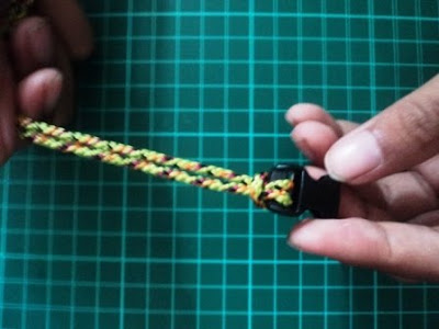 cara mengaitkan tali pada gesper